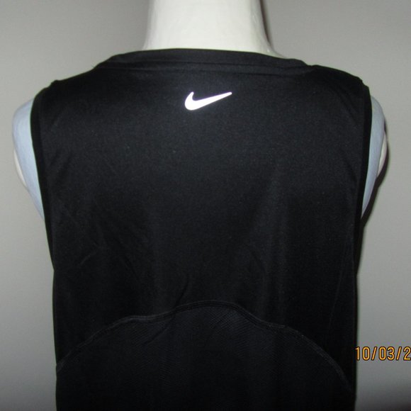 💰 3/$25.00 Women's Plus Size Nike Running Dri-fit sleeveless Top Size 1X. - Picture 4 of 8